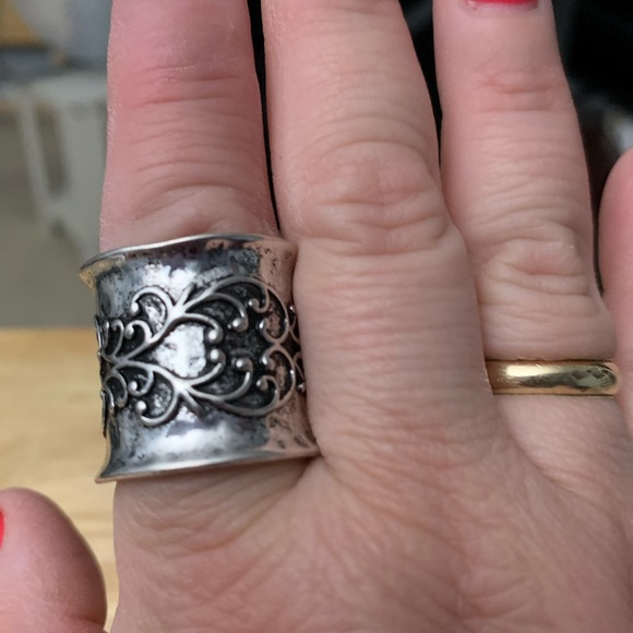 Rings (all with a stretch band) fits sizes 7.5-10 - Picture 13 of 15